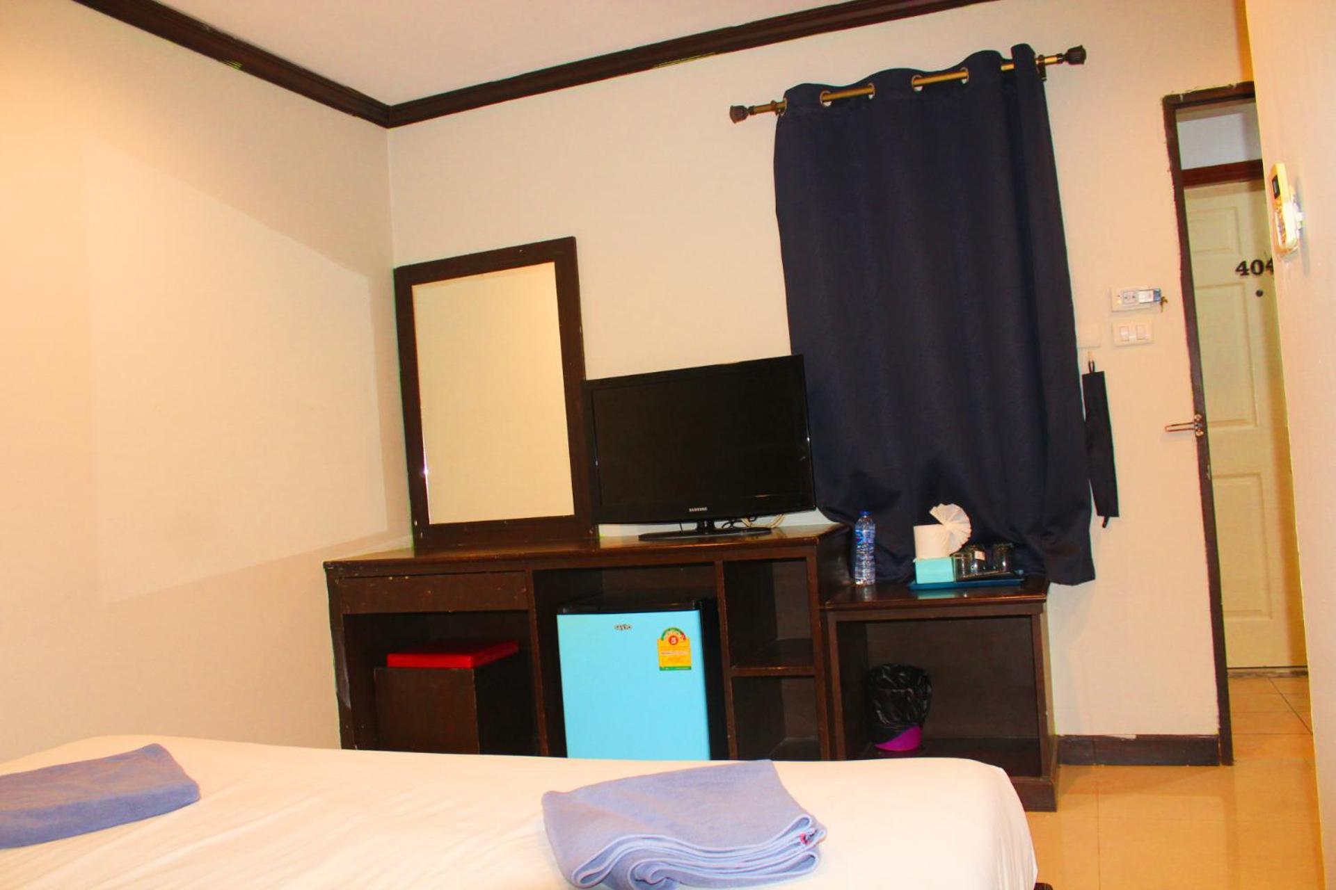 Hollywood Inn Hotel Patong Экстерьер фото
