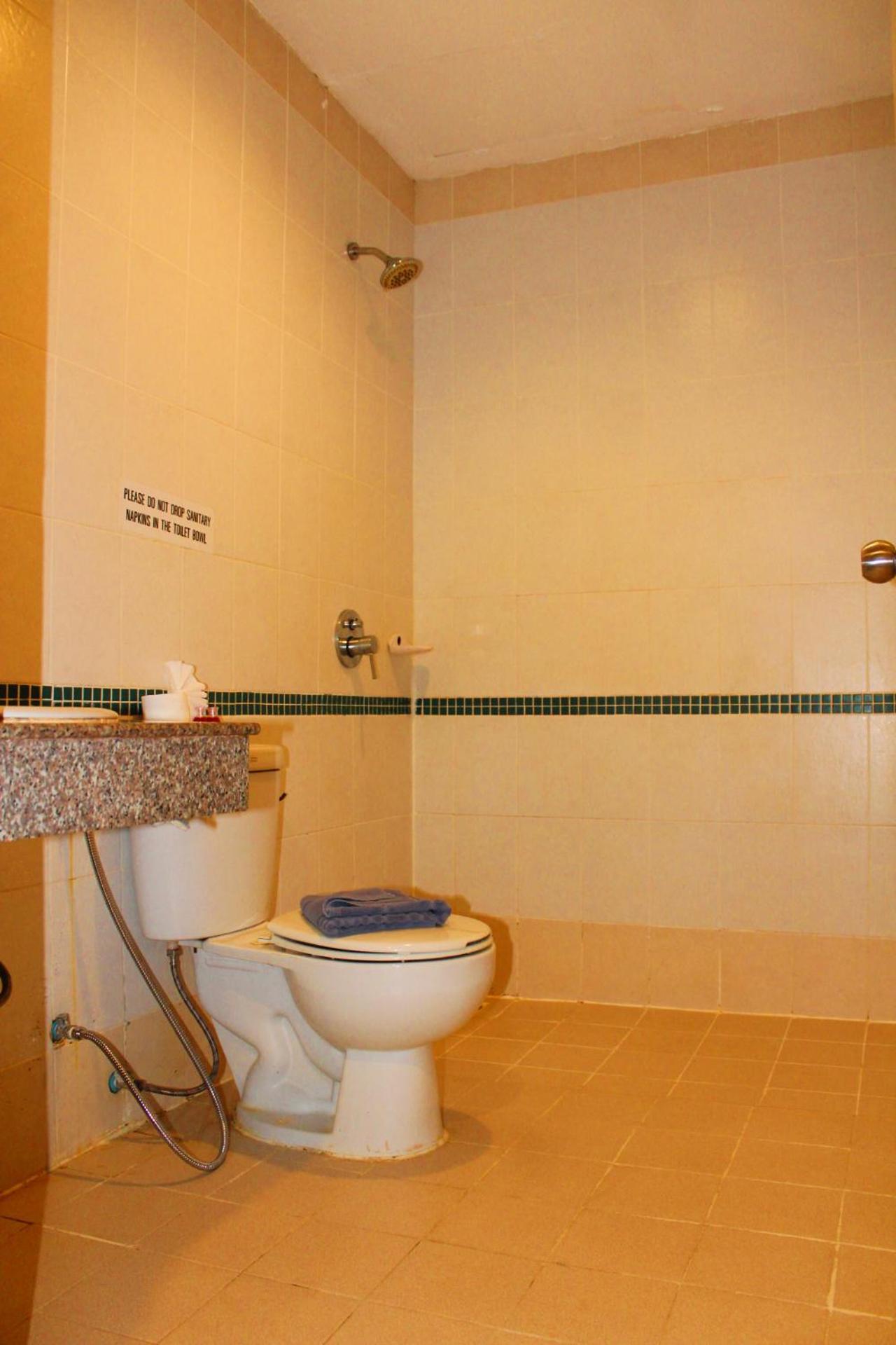 Hollywood Inn Hotel Patong Экстерьер фото