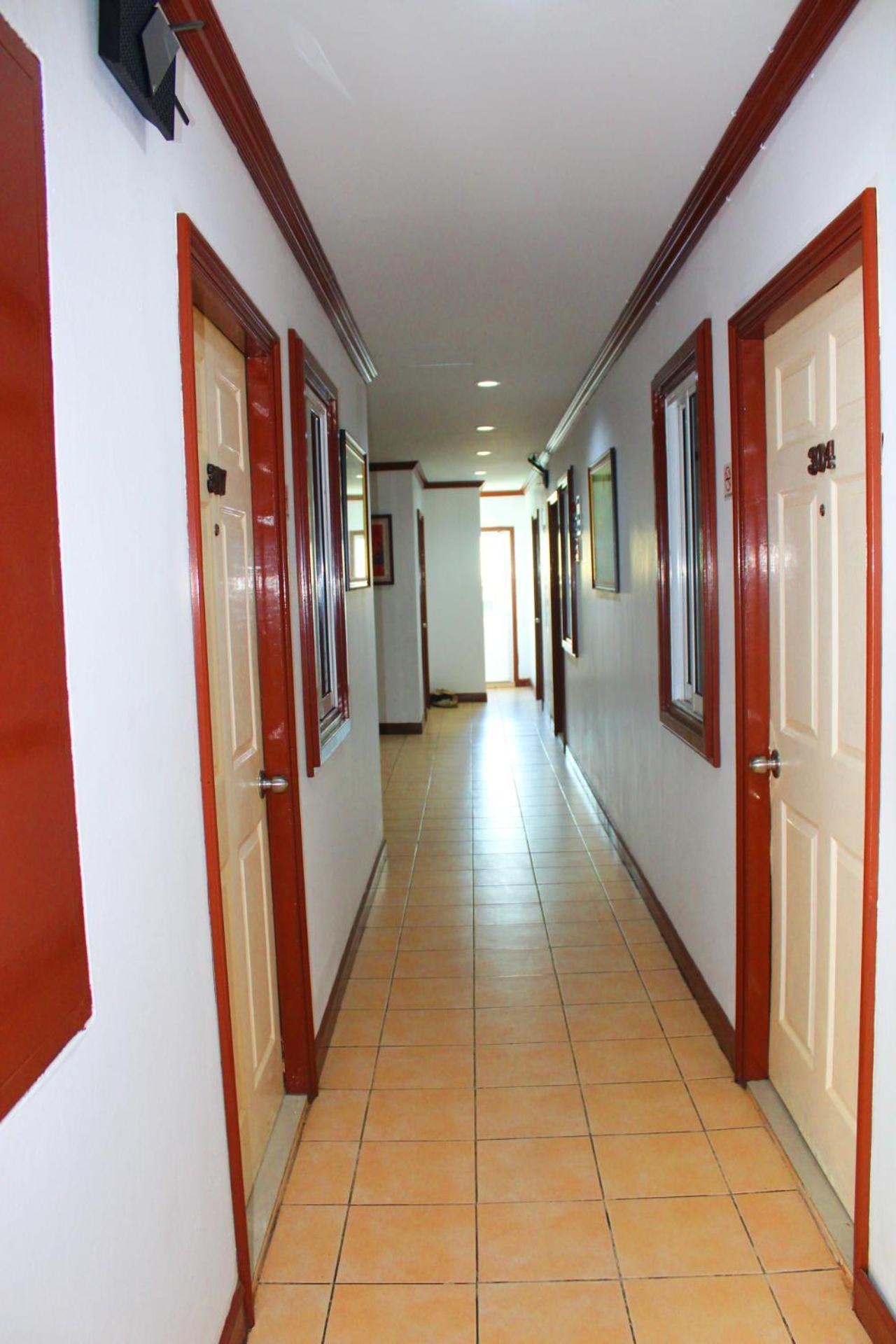 Hollywood Inn Hotel Patong Экстерьер фото