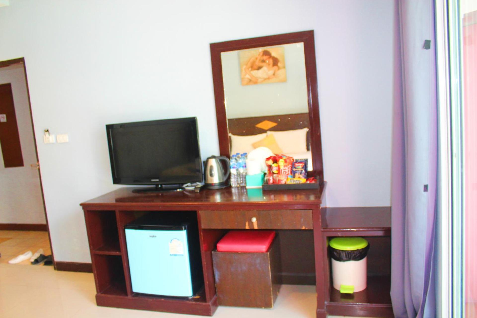 Hollywood Inn Hotel Patong Экстерьер фото