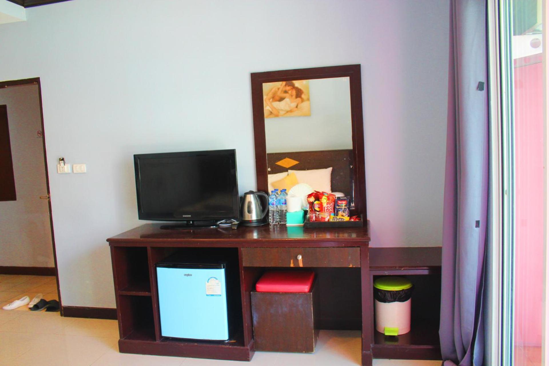 Hollywood Inn Hotel Patong Экстерьер фото
